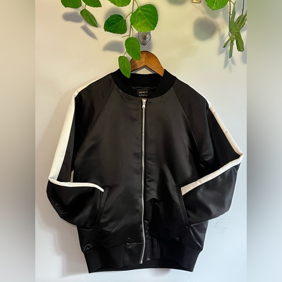 SOLD - WORLD TRAVELLER BOMBER JACKET - F21 - Picture 2 of 5